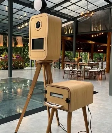 Totem fotográfico: o que é e por que ele faz sucesso nos eventos