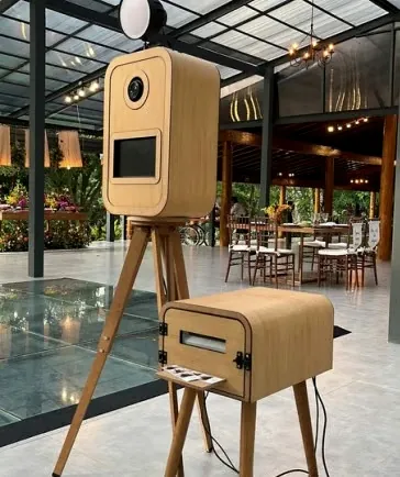 Totem fotográfico: o que é e por que ele faz sucesso nos eventos