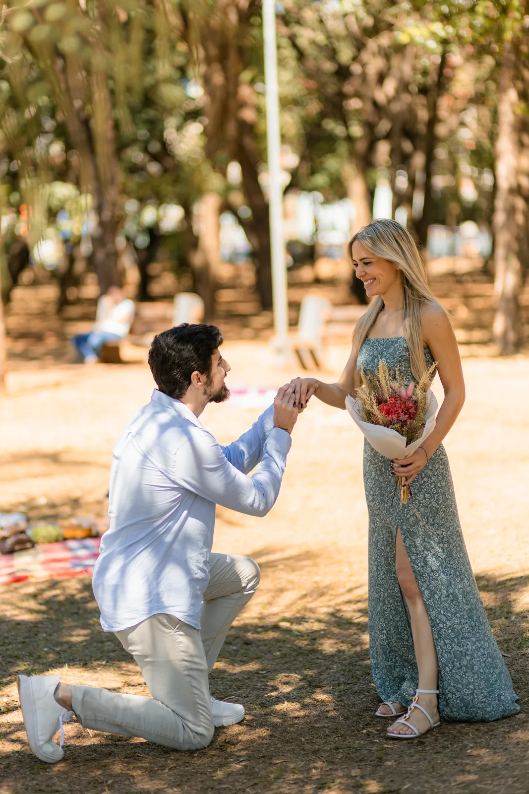 Pedido de casamento de joelhos no Parque Vaca Brava em Goiânia